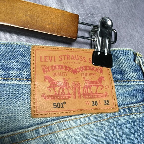 Levis Men 501 Original Fit Blue Jeans size 30x32 Distressed Destroyed Light Wash - Picture 6 of 16